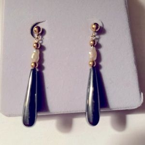 10 kt. Gold and Hematite earrings